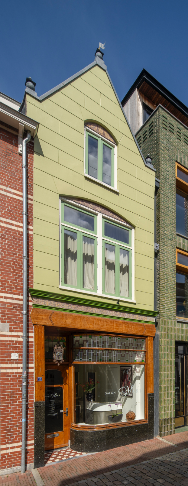 Werkplaats met bovenwoning