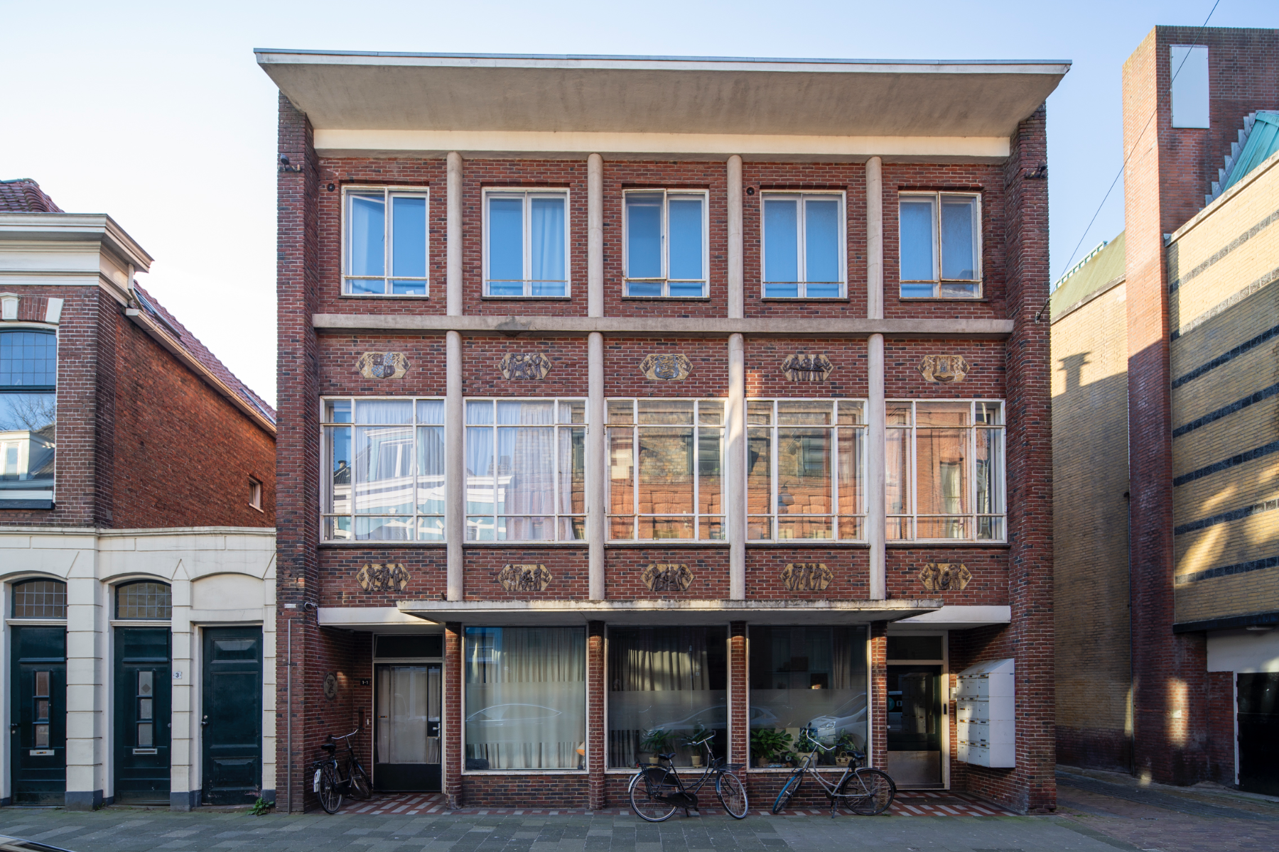 Bedrijfspand Centrale Tegel- en Boardhandel