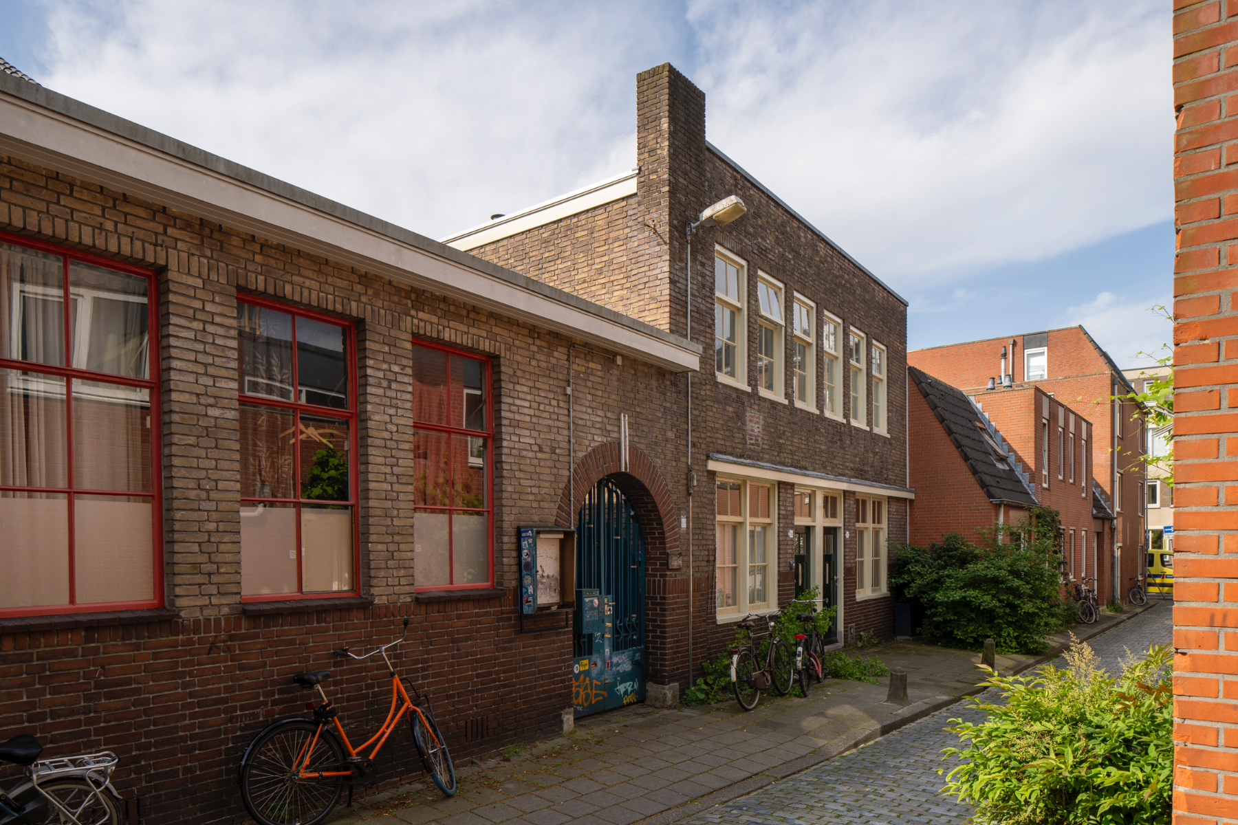 Jeugdsynagoge met dubbele dienstwoning