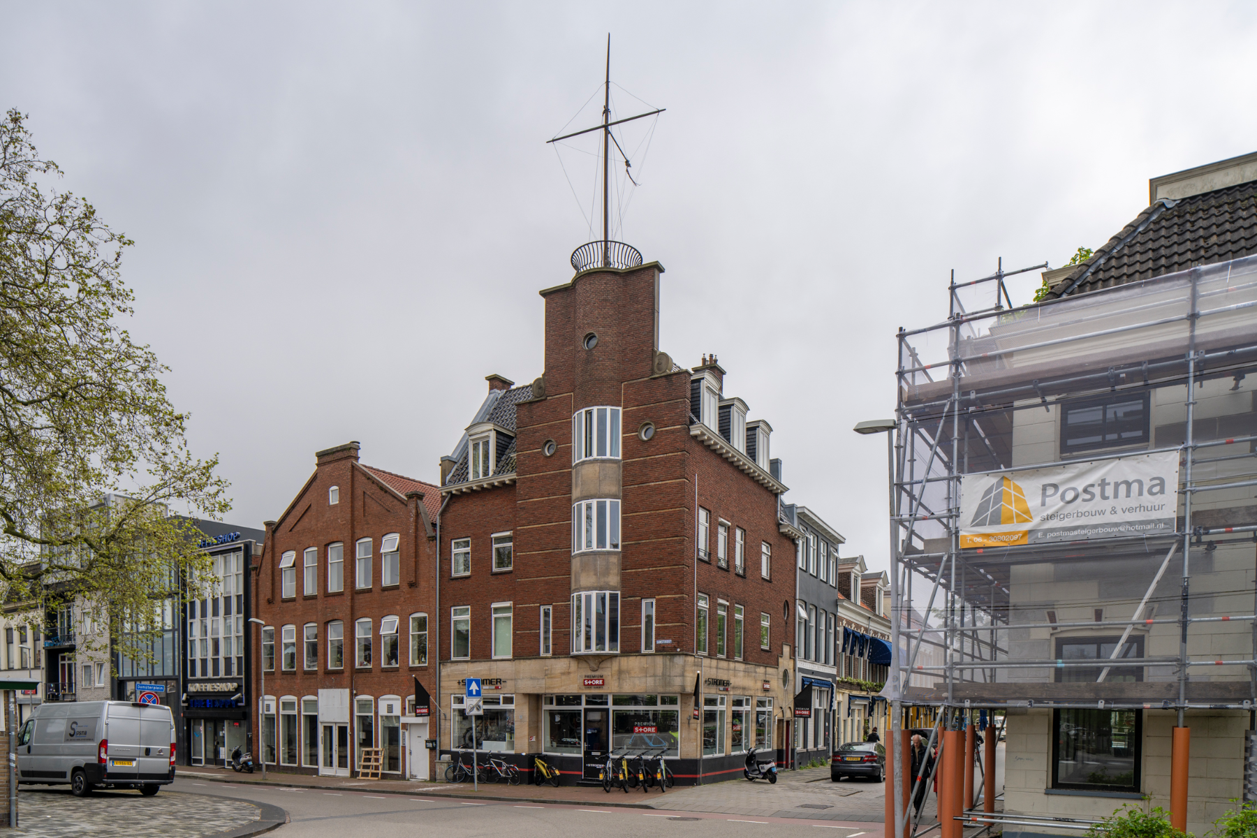 Winkel met bovenwoning