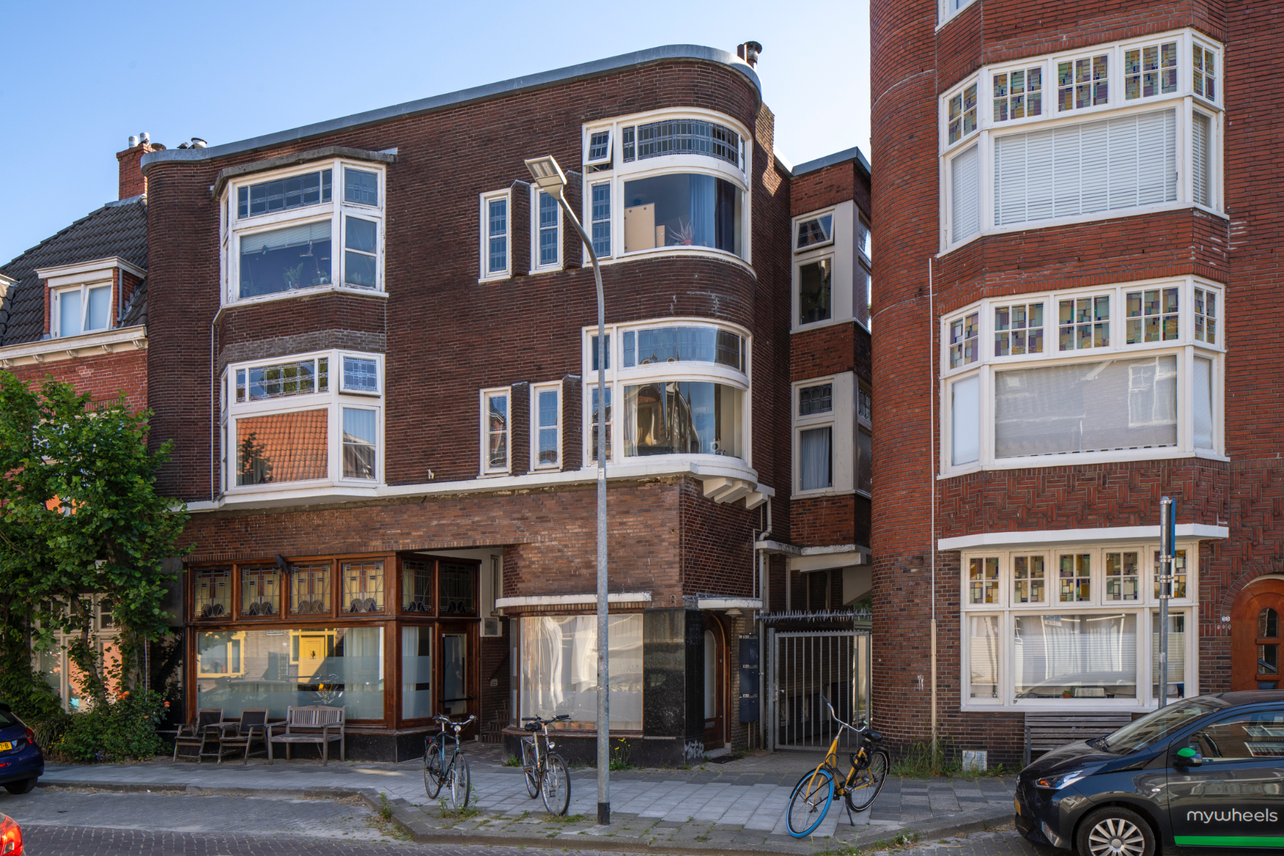 Café met slijterij en woning