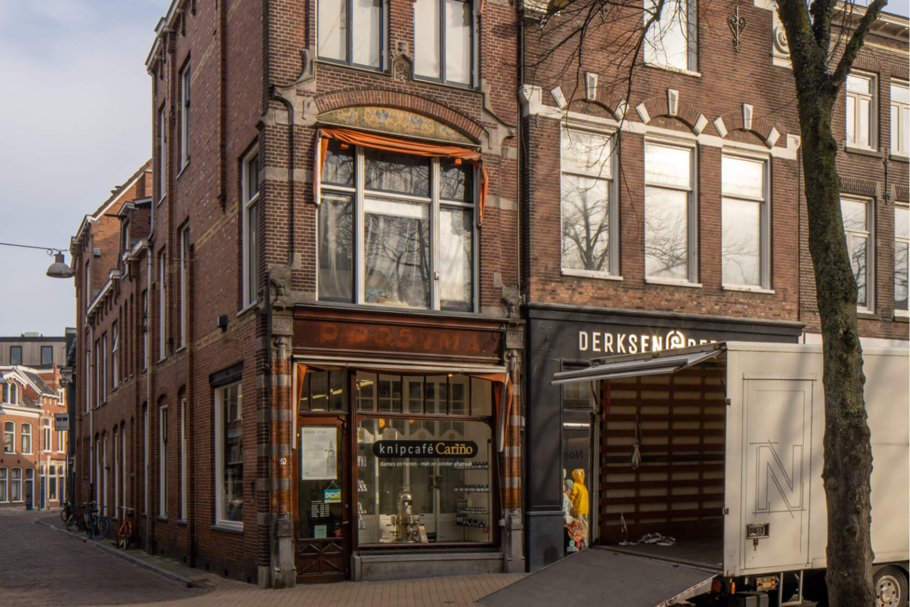 Winkel met bovenwoning