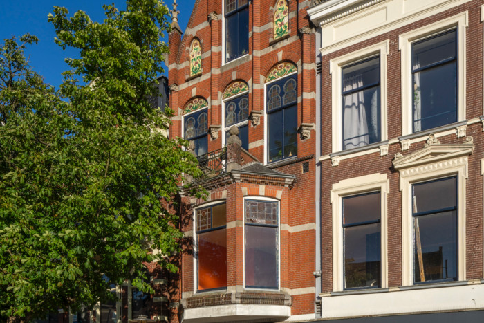 Winkelmagazijn met bovenwoning