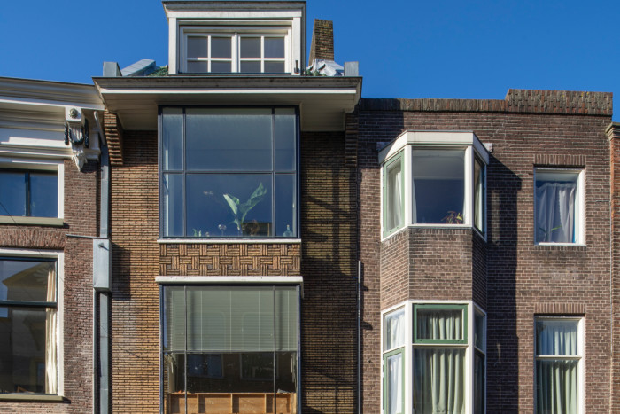 Kantoor architectenbureau met twee bovenwoningen 