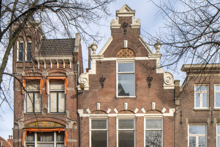 Winkel met bovenwoning