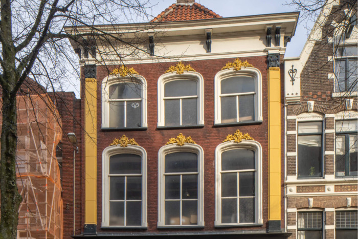 Winkelwoonhuis