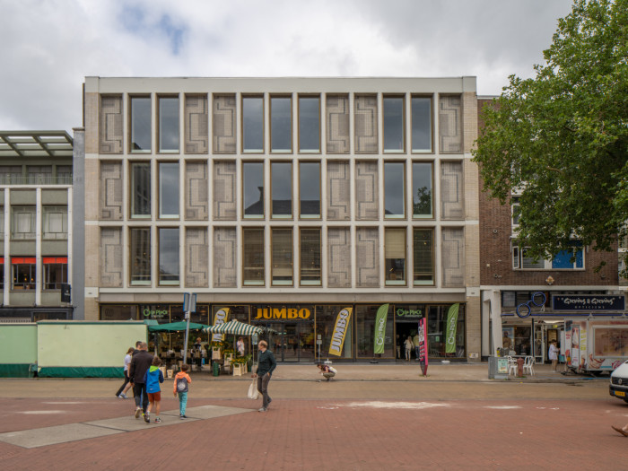 Winkelwoningcomplex met kantoren