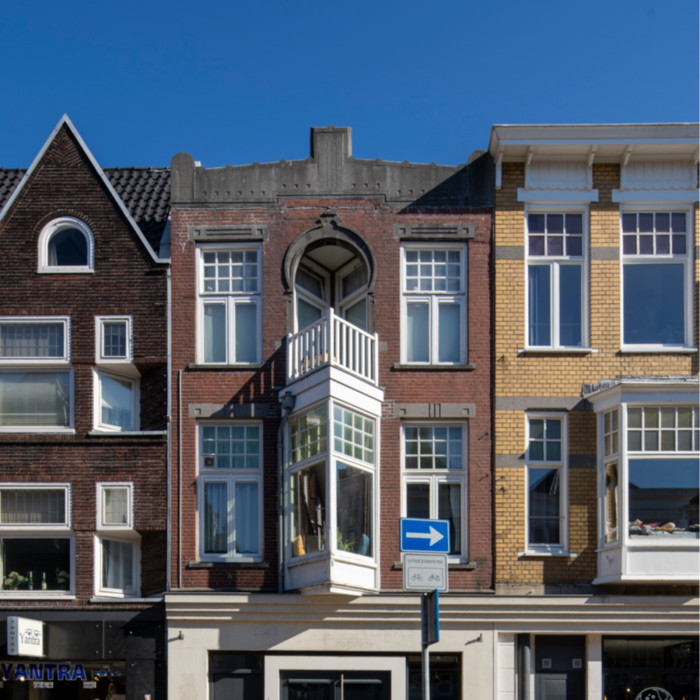 Winkelpand met bovenwoning