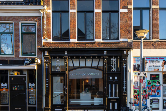 Winkelbehuizing met bovenwoning