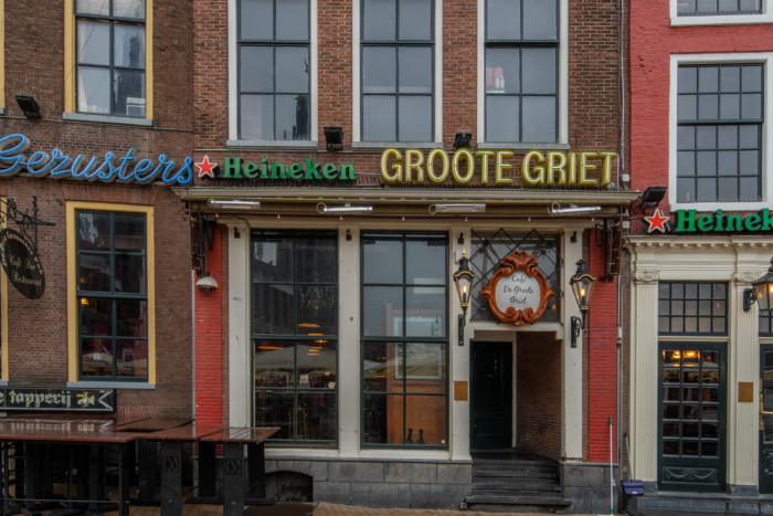 Pand met rechte kroonlijst