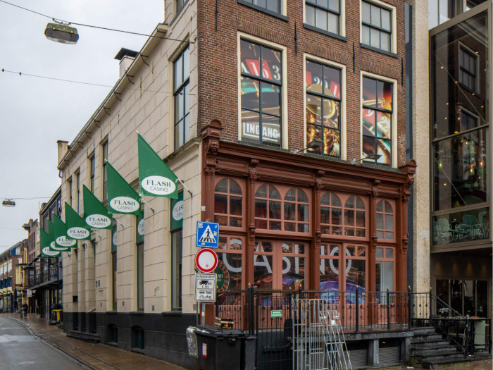 Hoekpand onder hoog zadeldak