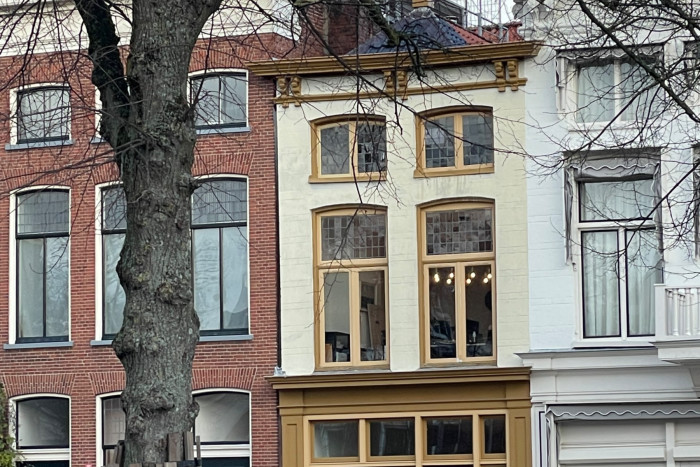 Woonhuis met winkel en werkplaats