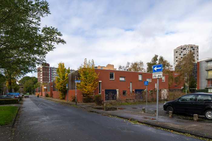 Eengezinswoningen en galerijflats