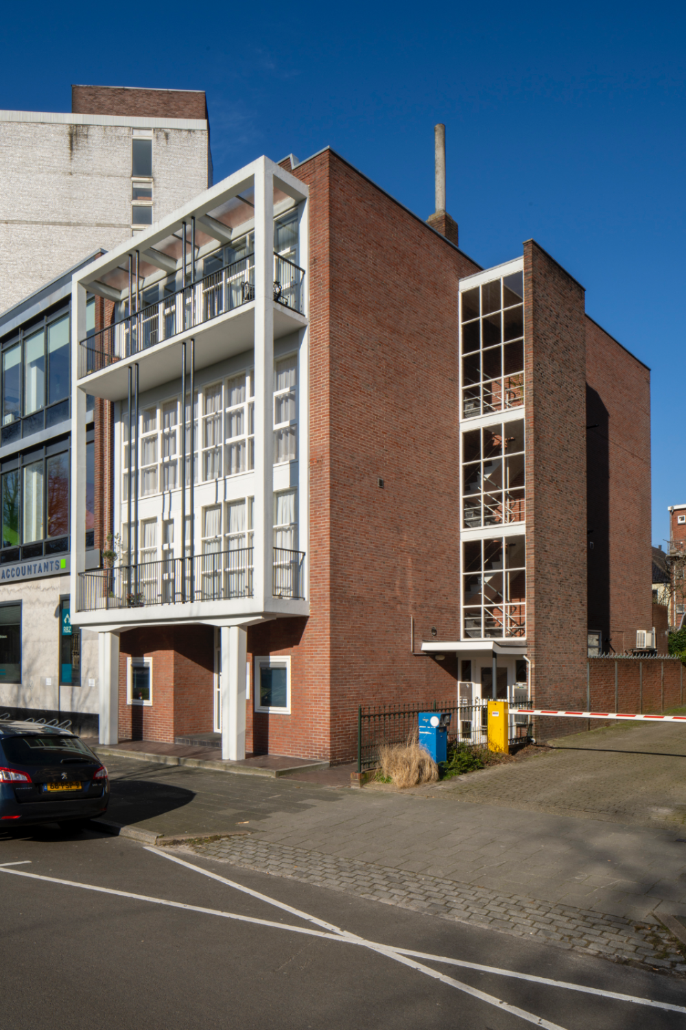 Appartementencomplex met tandartsenpraktijk