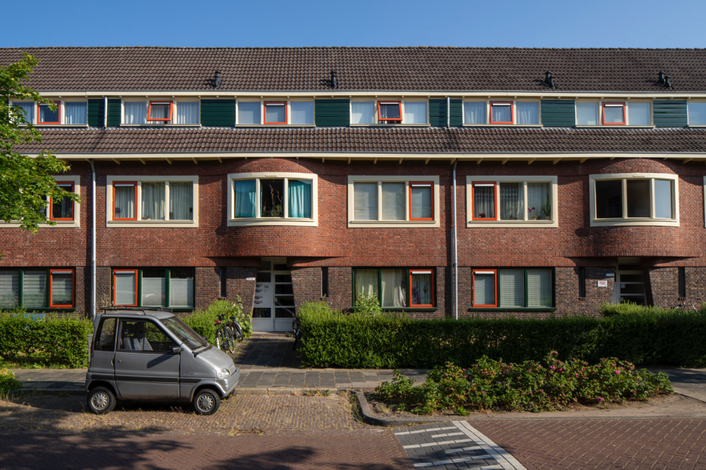 Arbeiderswoningen met winkels