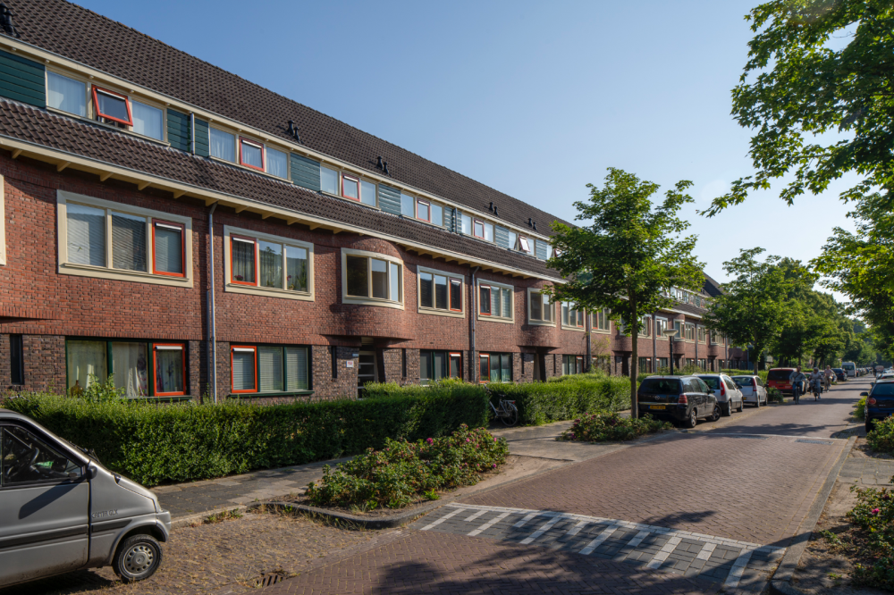 Arbeiderswoningen met winkels