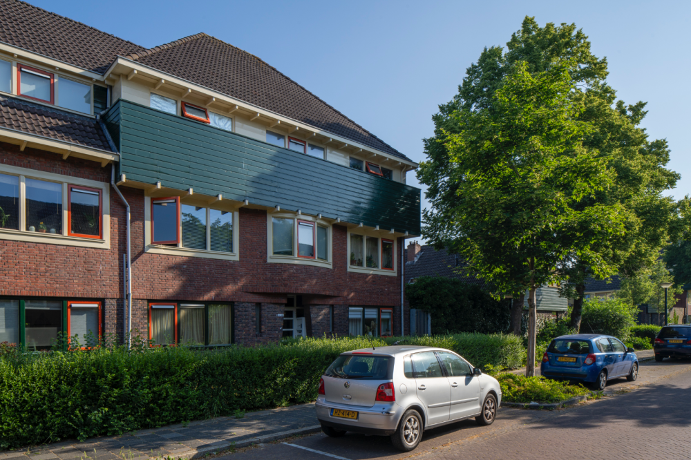 Arbeiderswoningen met winkels