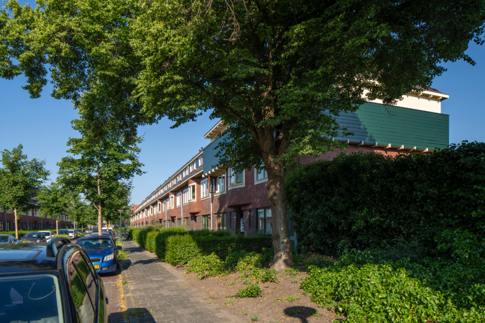 Arbeiderswoningen met winkels