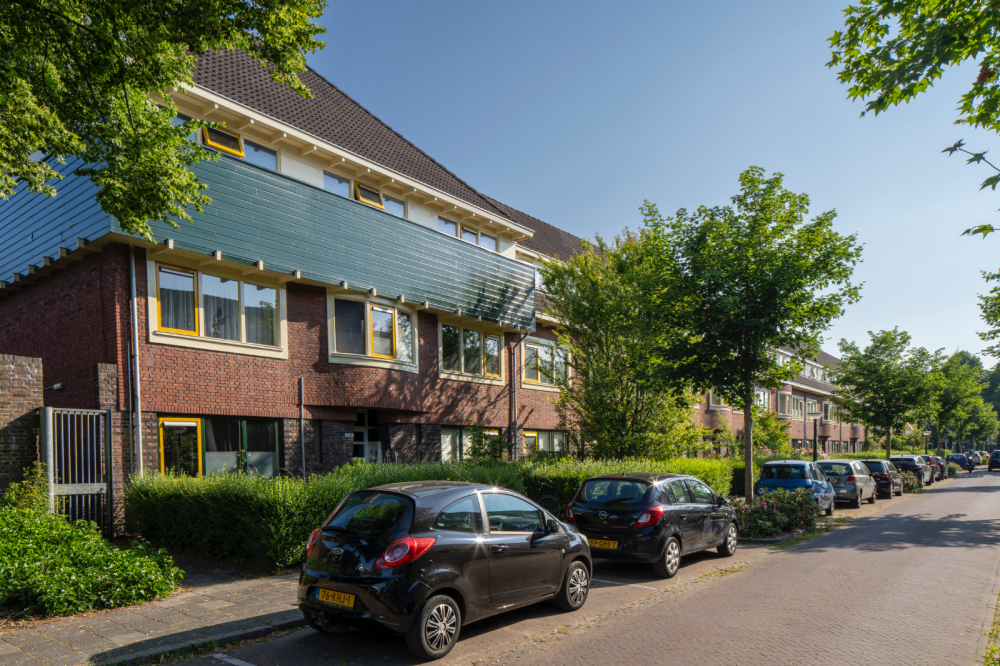 Arbeiderswoningen met winkels