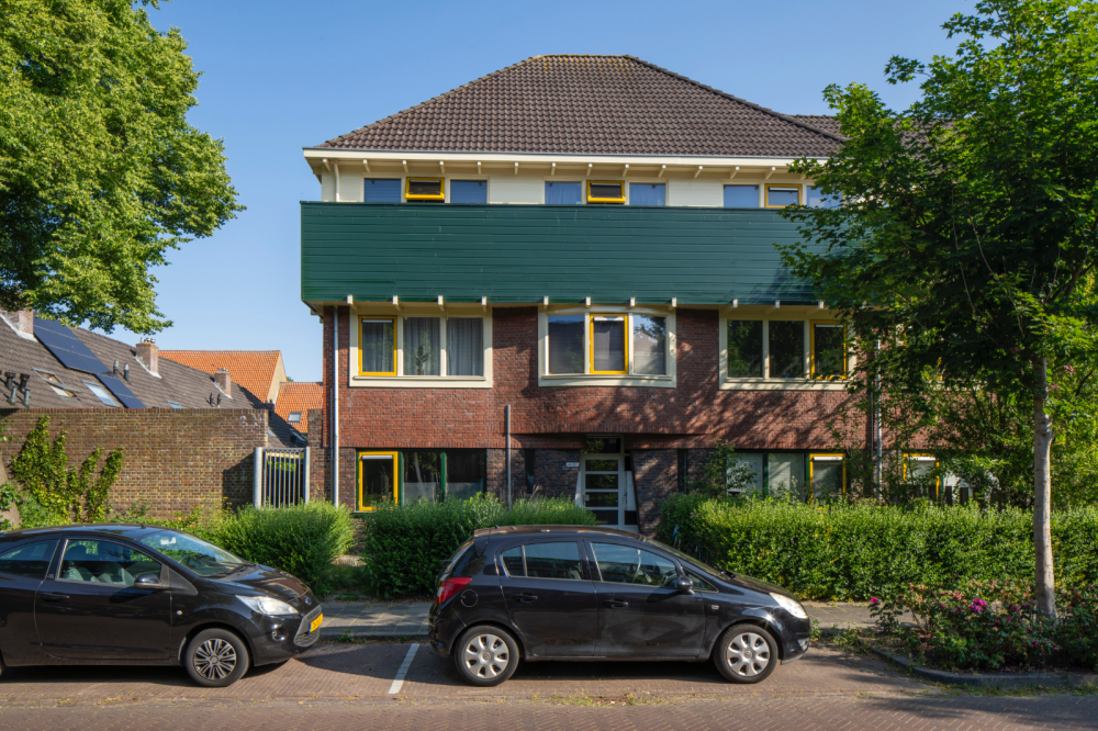 Arbeiderswoningen met winkels