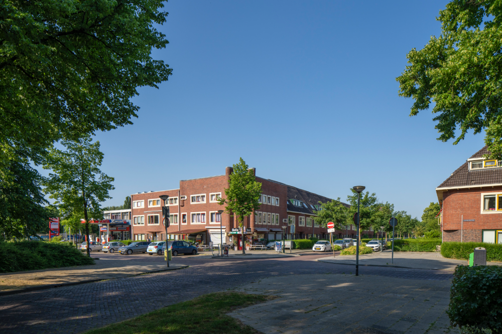 Arbeiderswoningen met winkels