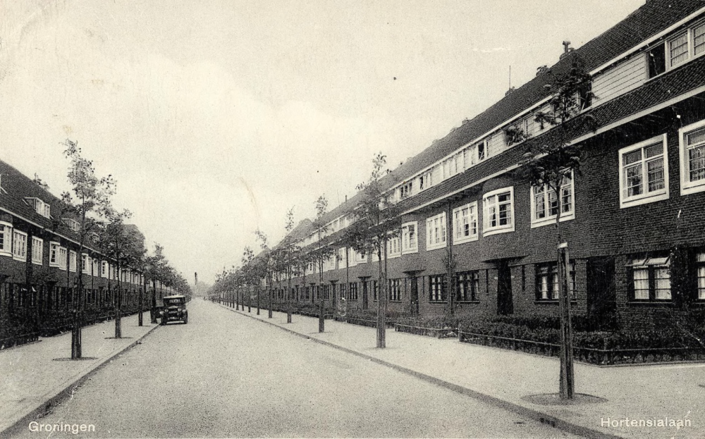 Arbeiderswoningen met winkels