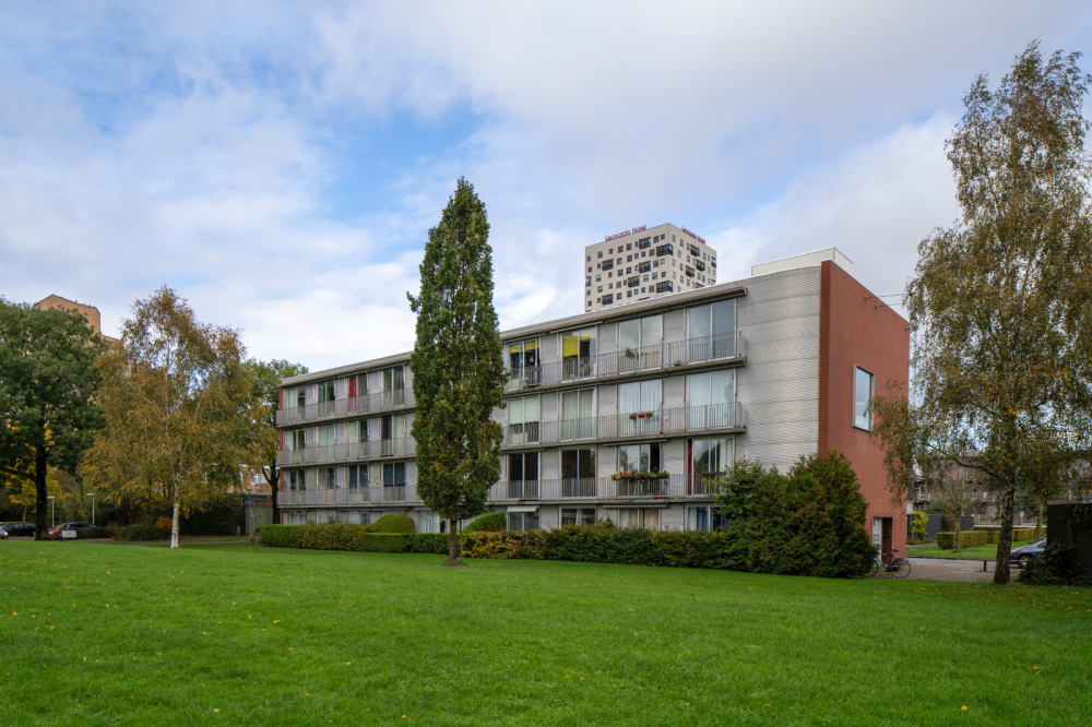 Eengezinswoningen en galerijflats