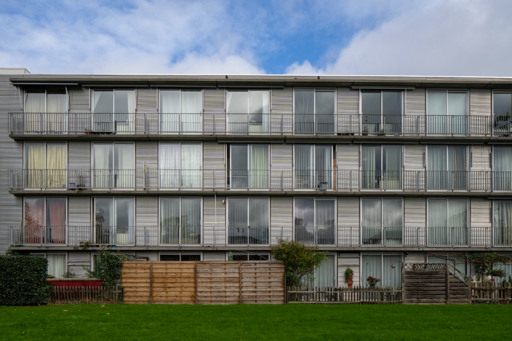 Eengezinswoningen en galerijflats