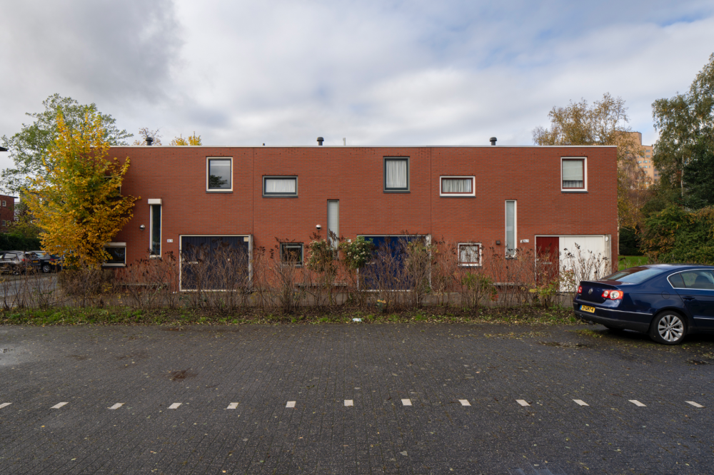 Eengezinswoningen en galerijflats