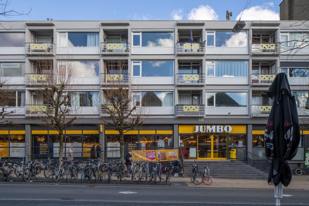 Galerijflat met winkels