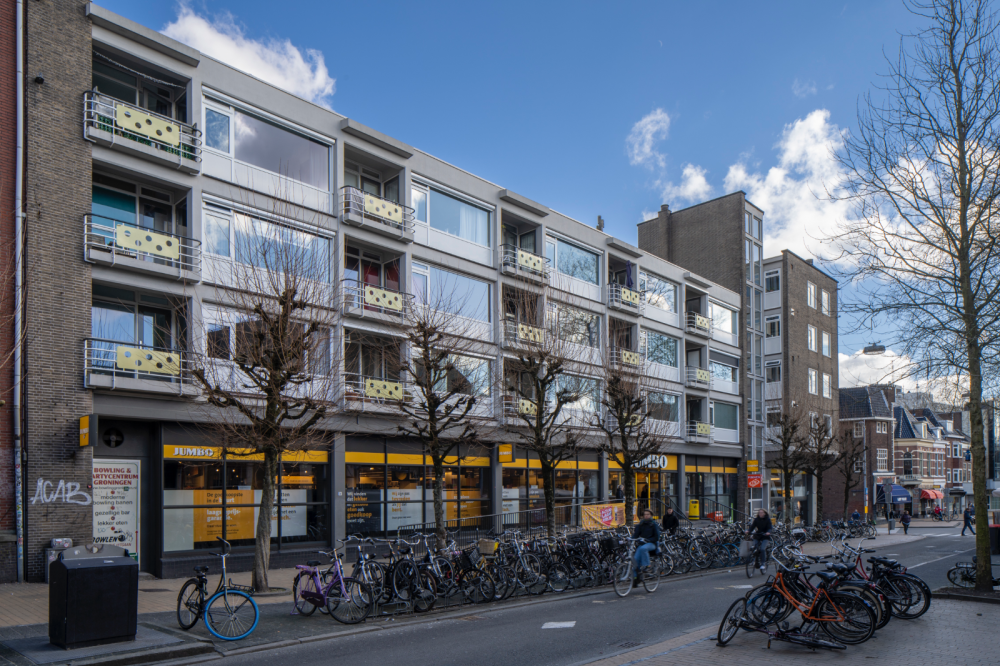 Galerijflat met winkels