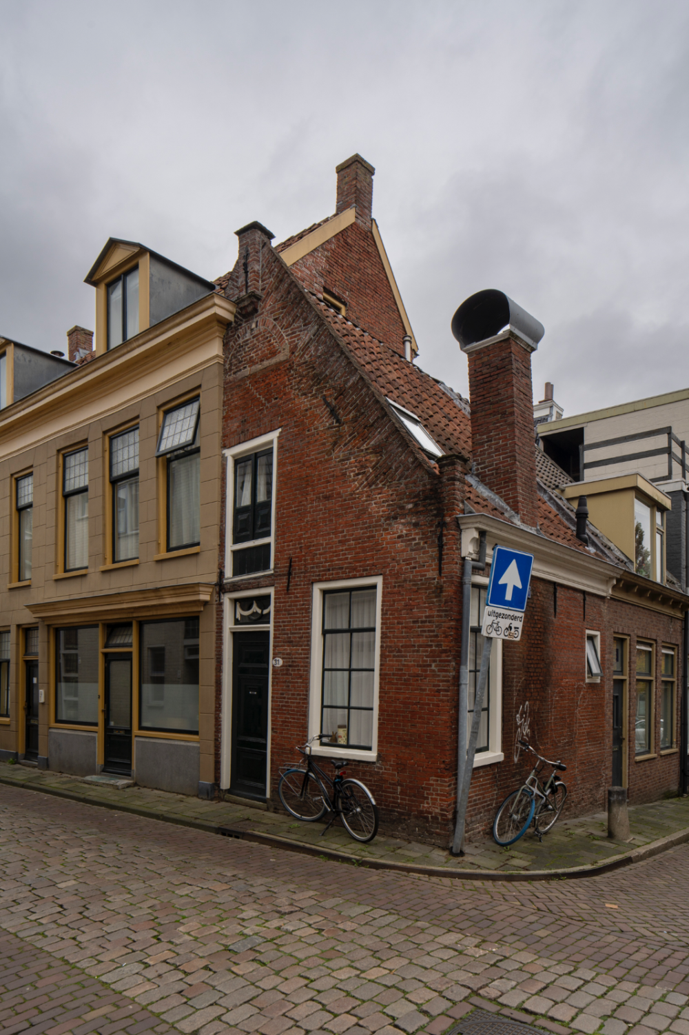Hoekpand met puntgevel