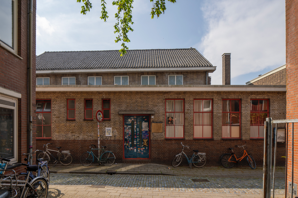 Jeugdsynagoge met dubbele dienstwoning