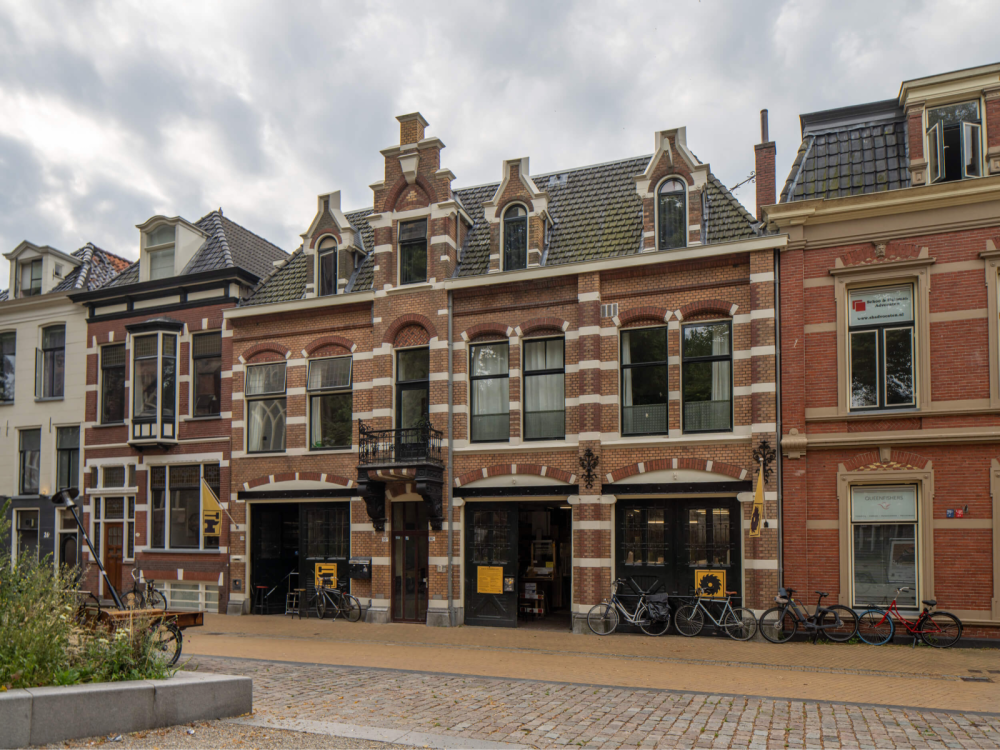 Koetshuis met bovenwoning