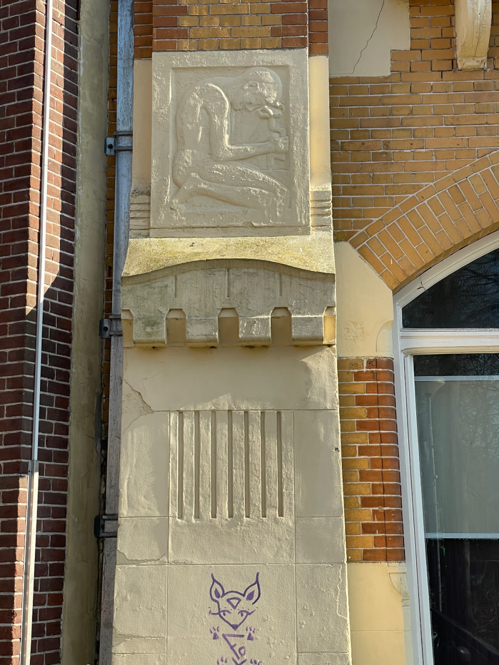 Meubelmagazijn met kantoor