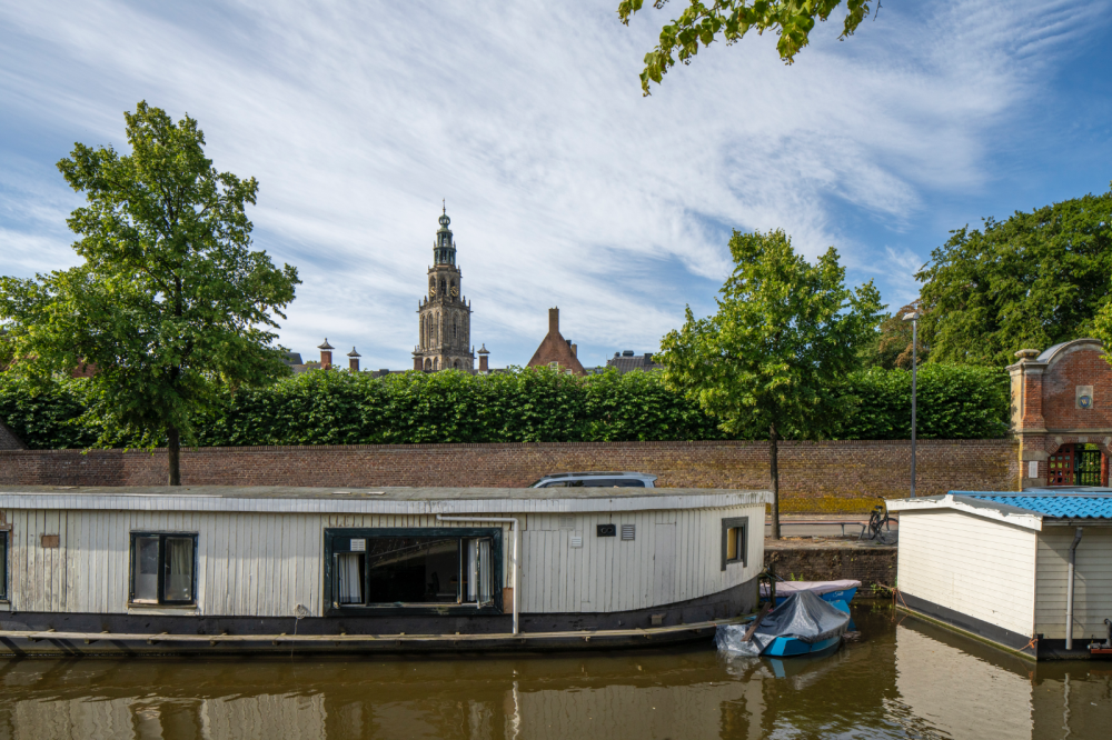 Prinsenhof met tuin en stallen