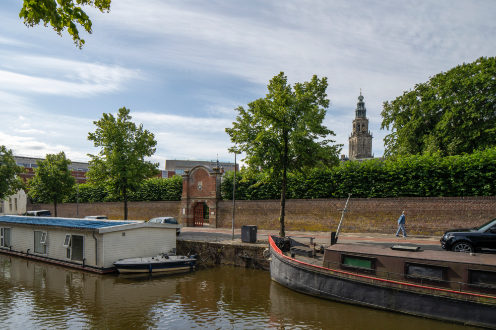 Prinsenhof met tuin en stallen