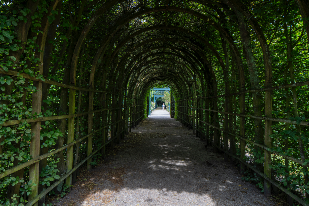 Prinsenhof met tuin en stallen