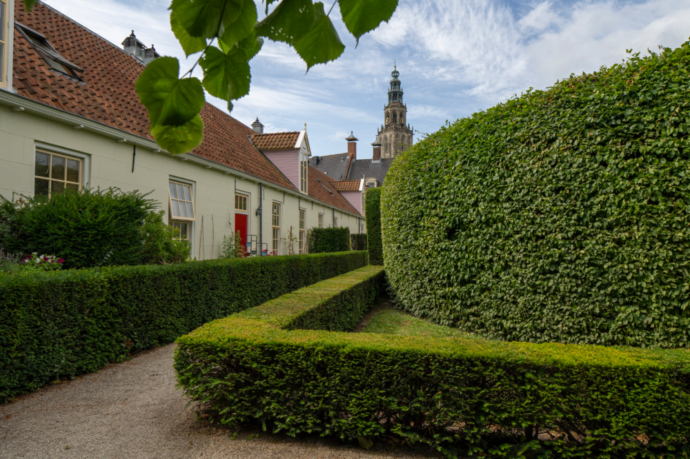Prinsenhof met tuin en stallen