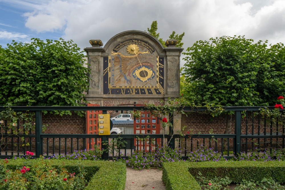 Prinsenhof met tuin en stallen