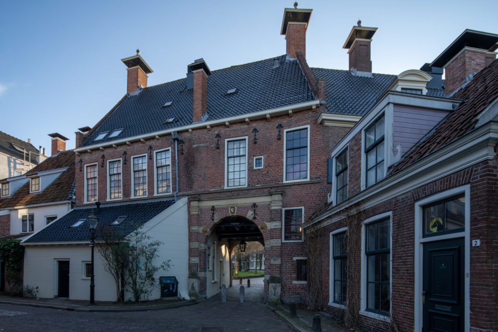 Prinsenhof met tuin en stallen