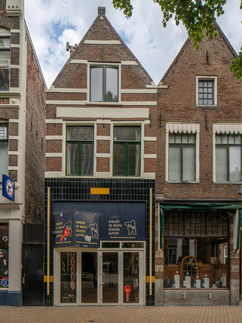 Smal pand onder zadeldak