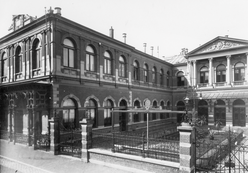 Sociëteit en concertgebouw De Harmonie
