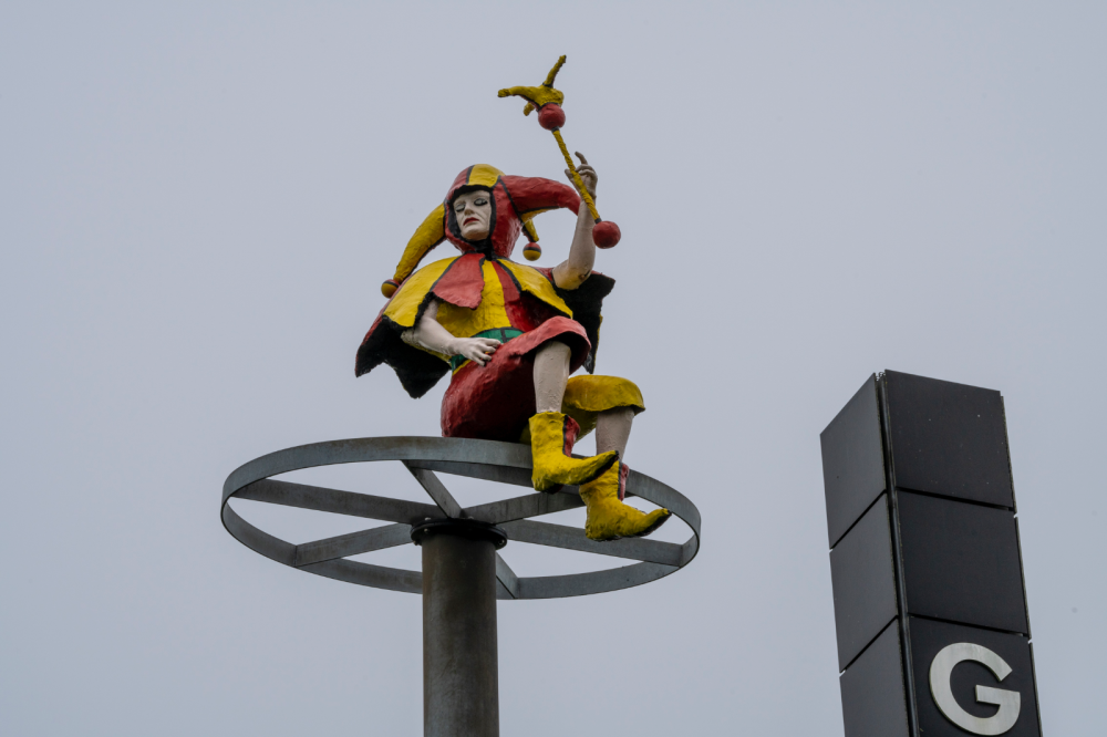 Stadsmarkering S08 The Tower of Cards