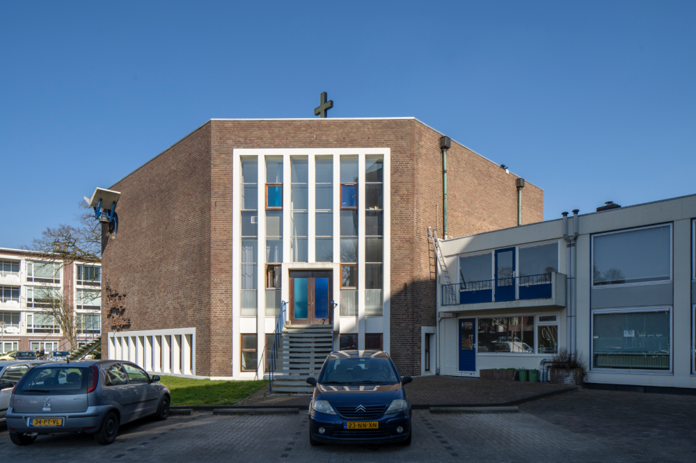 Stadsparkkerk met kosterswoning