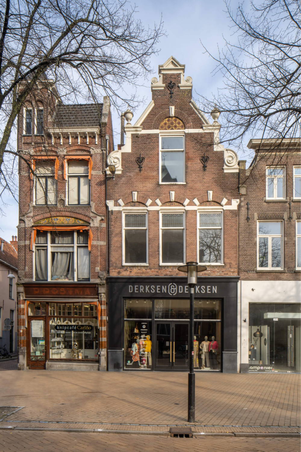 Winkel met bovenwoning