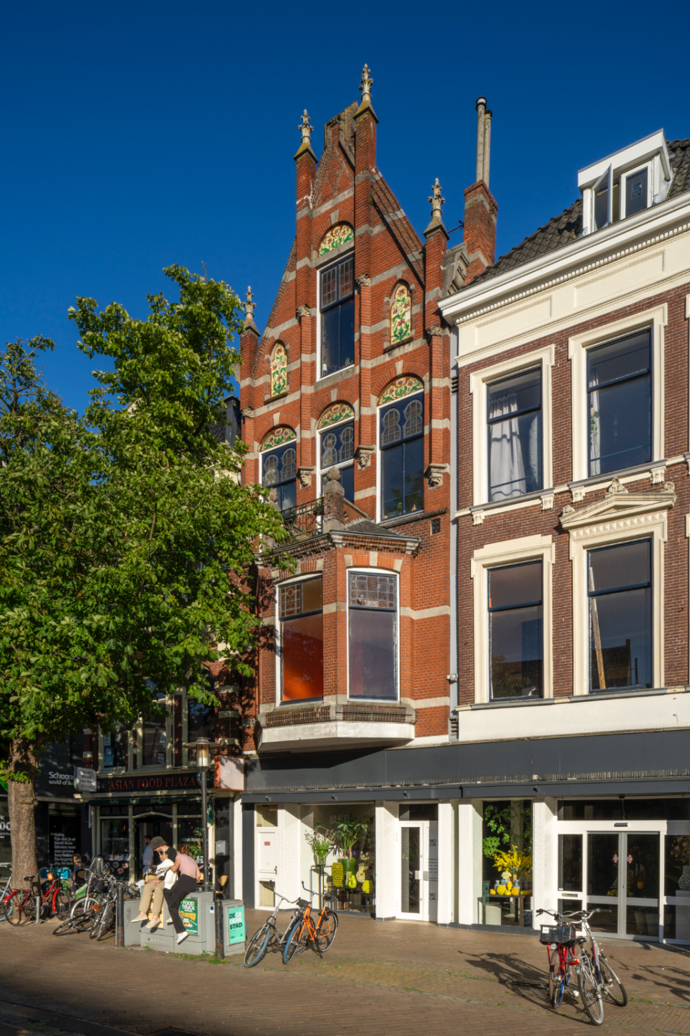 Winkelmagazijn met bovenwoning