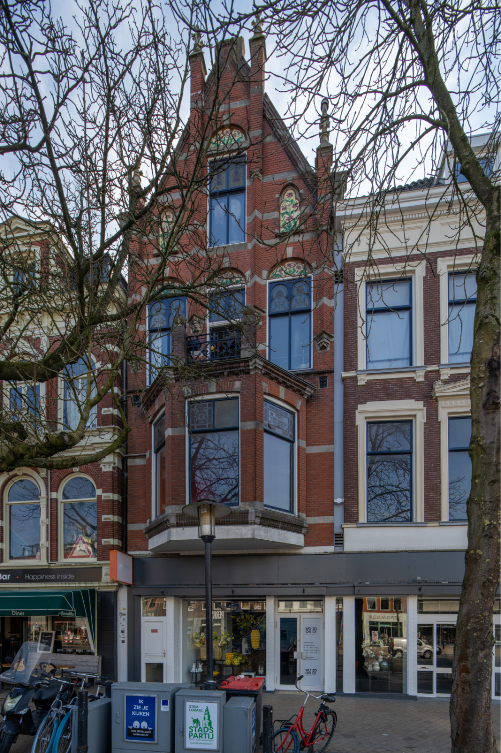 Winkelmagazijn met bovenwoning