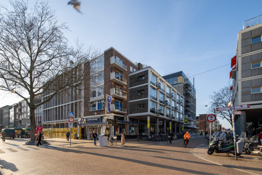 Winkelwoningcomplex met kantoren