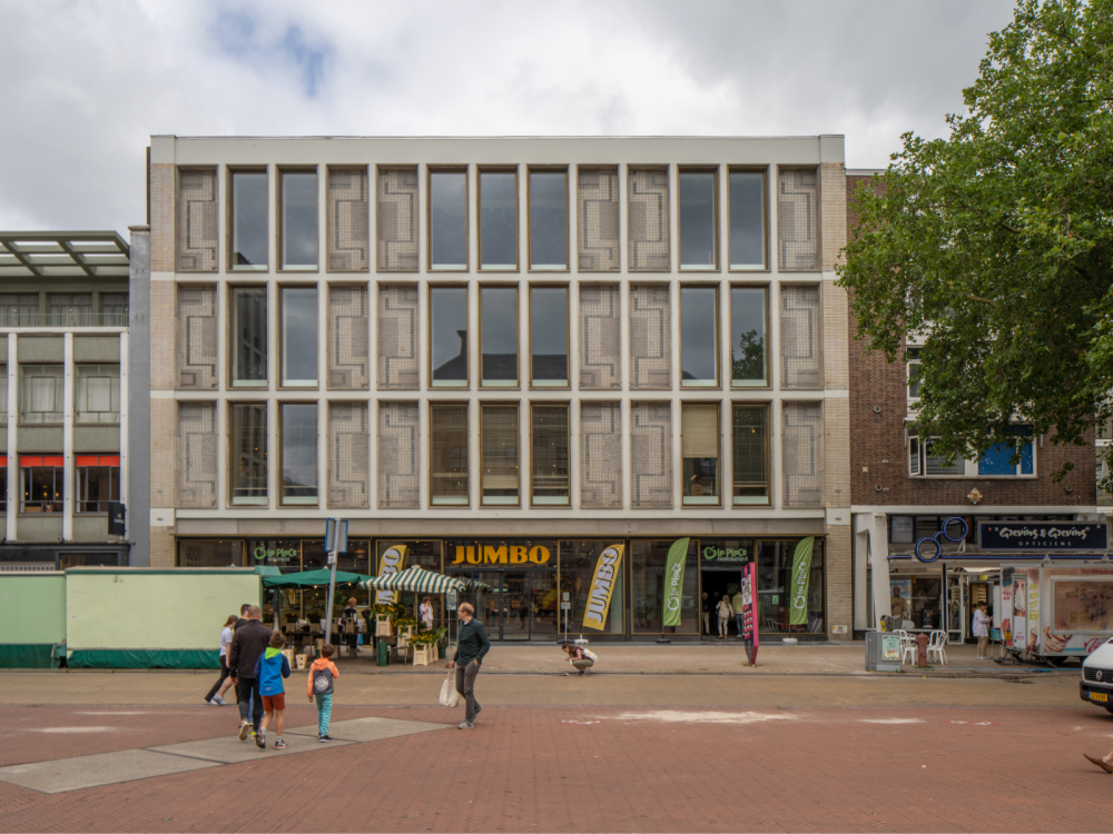 Winkelwoningcomplex met kantoren